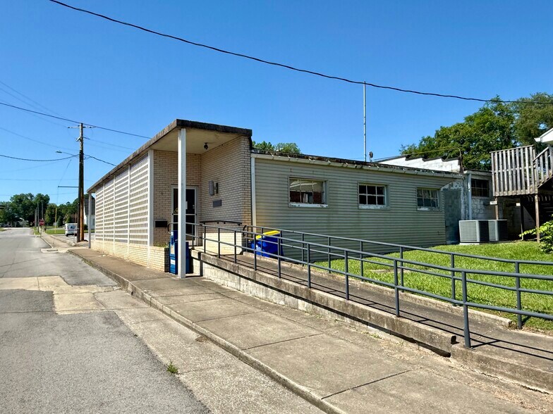 More Photos Of 103 N High St, Franklin Office Residential For Sale