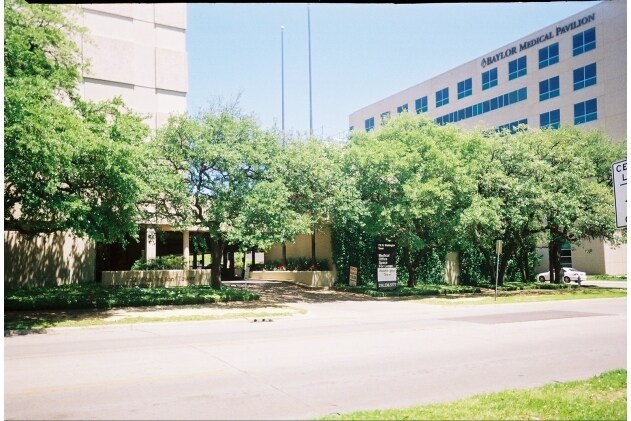 More Photos Of 712 N Washington Ave, Dallas Medical For Lease