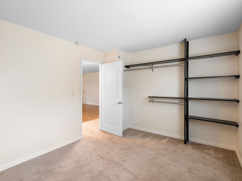 More Photos Of 1626-1646 SE Ash St, Portland Apartments For Sale