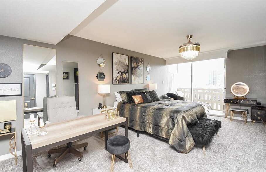 More Photos Of 2016 Main St, Houston Apartments For Sale