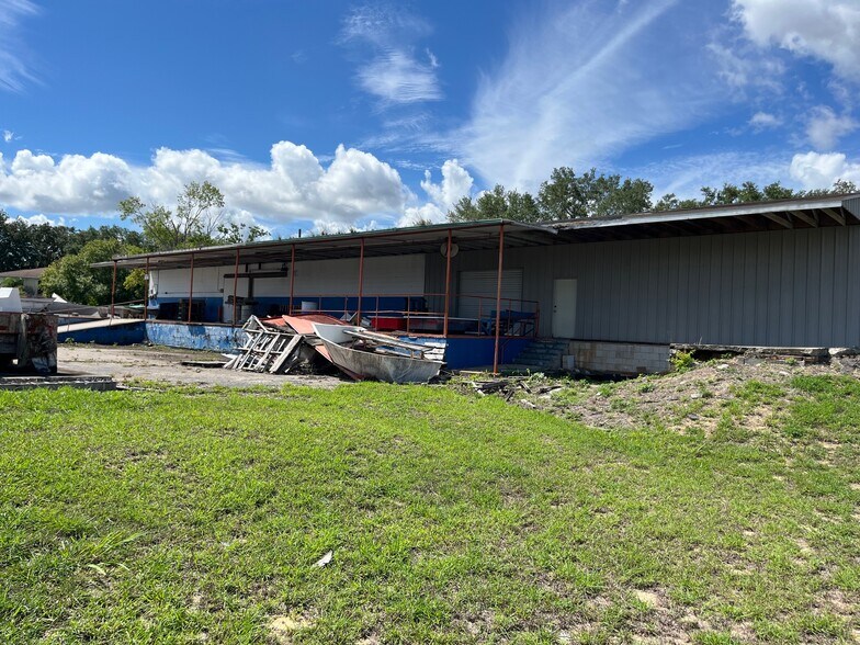 More Photos Of 523 Pear St, Sebring Warehouse For Sale