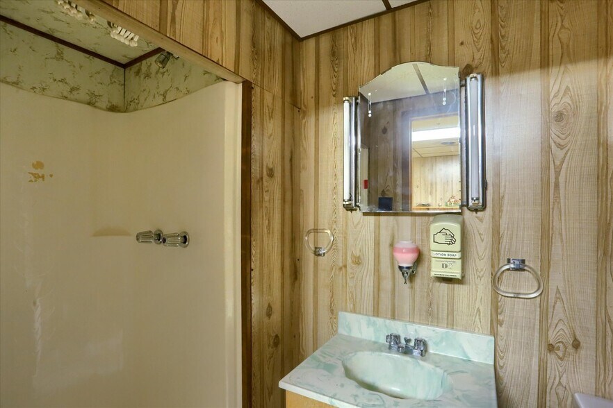 More Photos Of 145 Chamberlaine Ave, Pottsville Flex For Sale