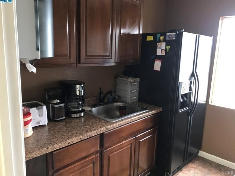 More Photos Of 11280 10 1/2 Ave, Hanford Service For Sale