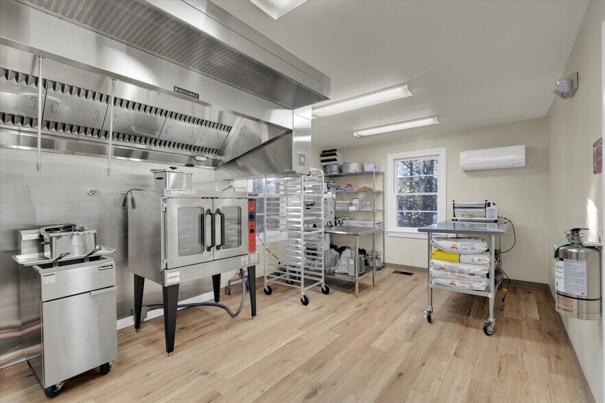 More Photos Of 323 W Georgia Rd, Simpsonville Restaurant For Sale