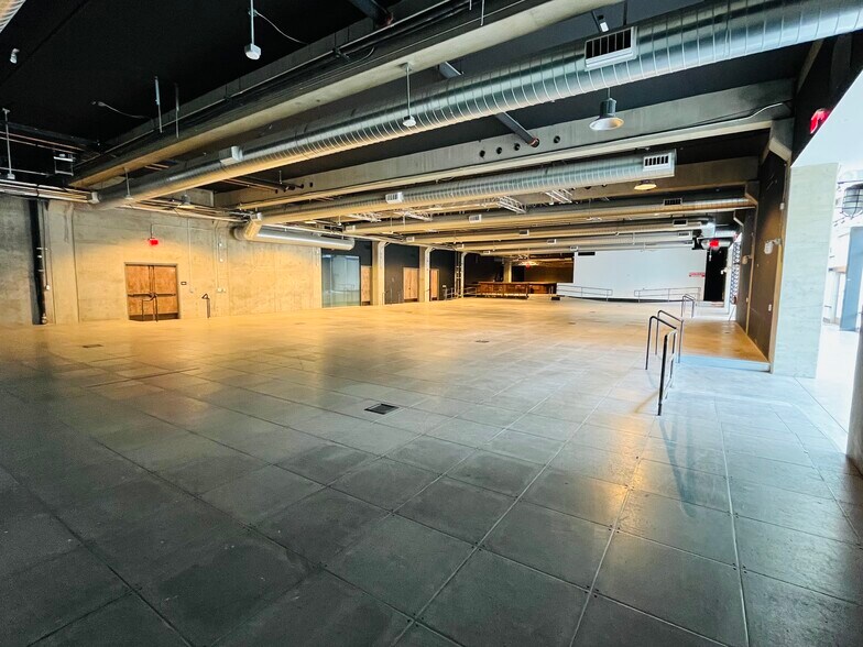 More Photos Of 255 2nd St, Oakland Parking Garage For Lease