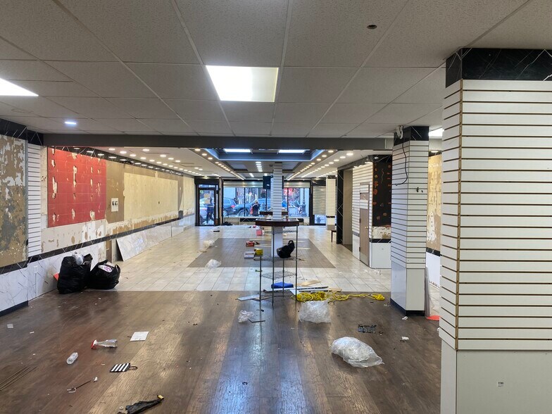 More Photos Of 3701-3712 82nd St, Jackson Heights General Retail For Lease