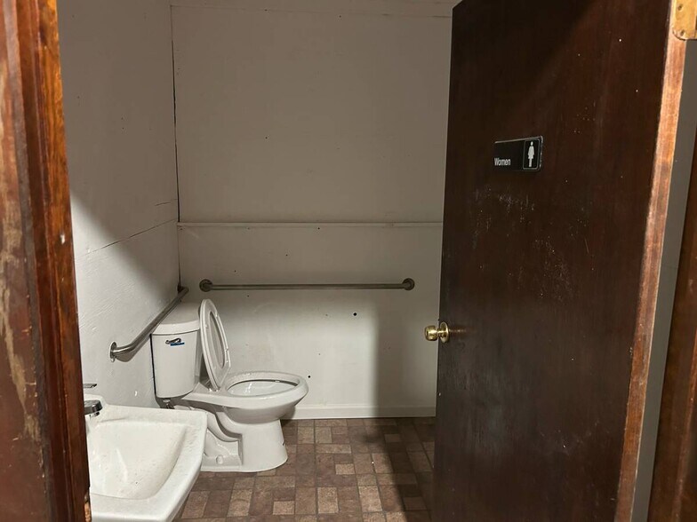 More Photos Of 22 Pershing Ave, Poughkeepsie Warehouse For Sale