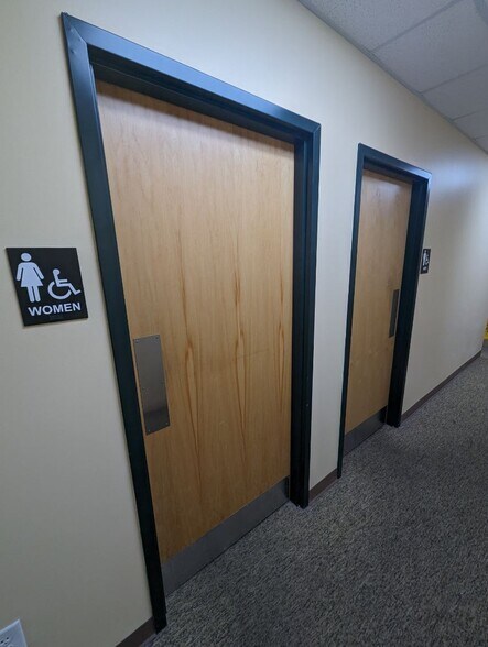 More Photos Of 302 Davis Grove Cir, Cary Self Storage For Lease