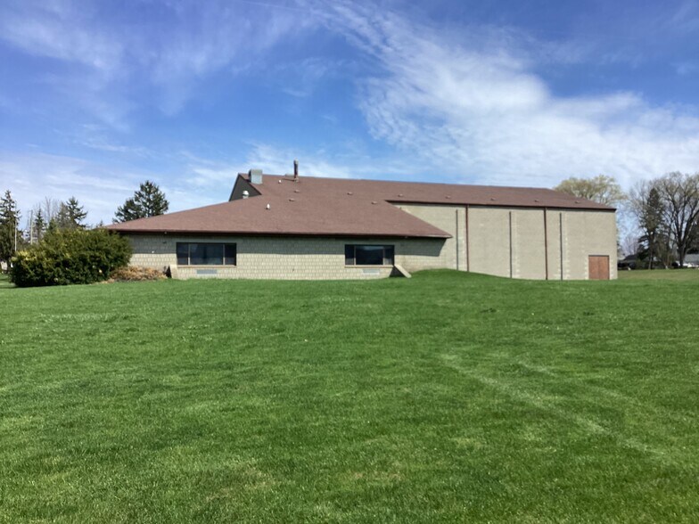 More Photos Of 2525 Oakwood Rd, Oak Creek Schools For Sale