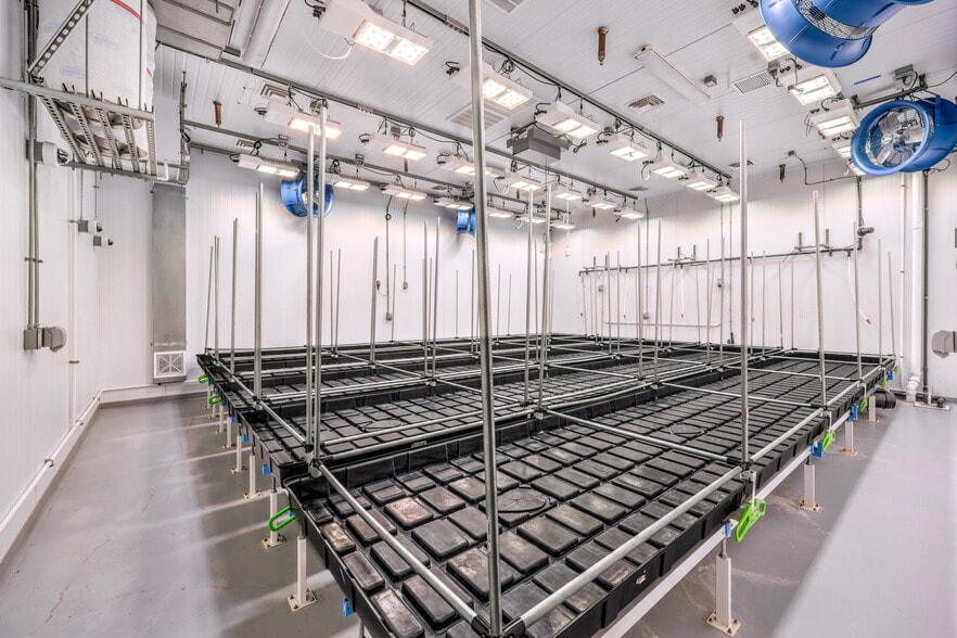 More Photos Of 4333 W Tropicana Ave, Las Vegas Service For Sale