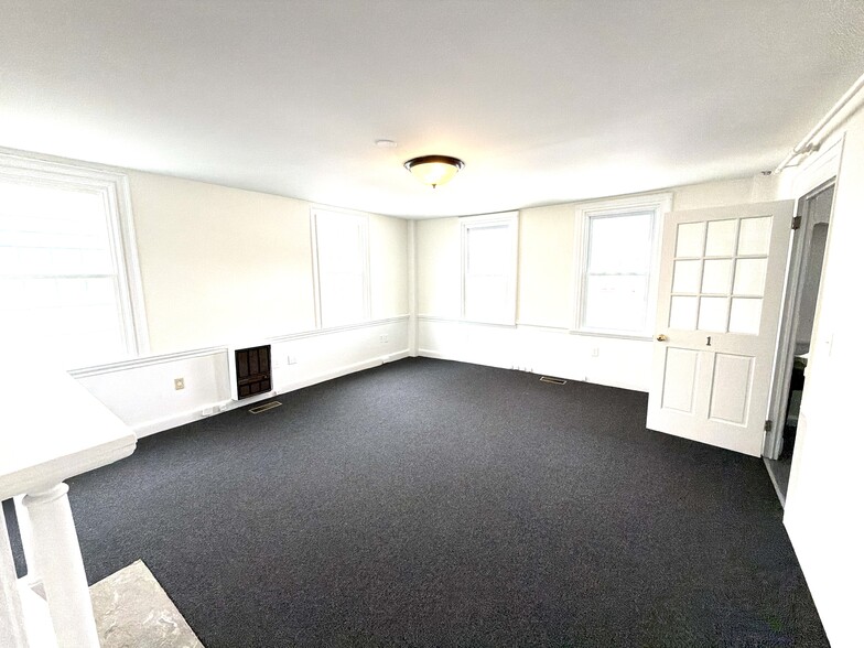 More Photos Of 129 Main St, Old Saybrook Apartments For Lease