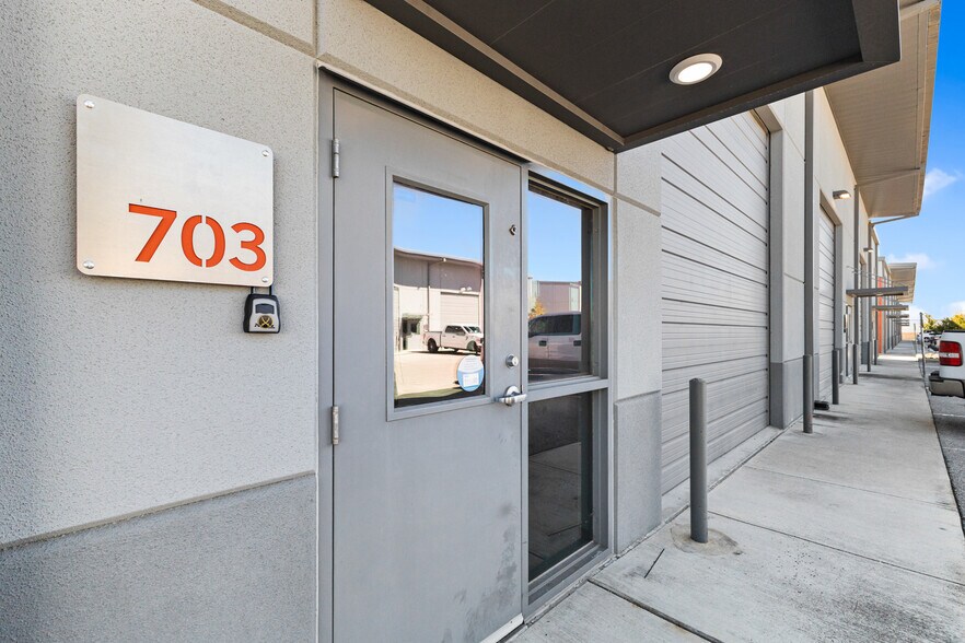 More Photos Of 7637 FM 3009, Schertz Light Distribution For Lease