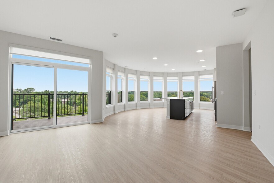 More Photos Of 1850 Glenview Rd, Glenview Apartments For Lease