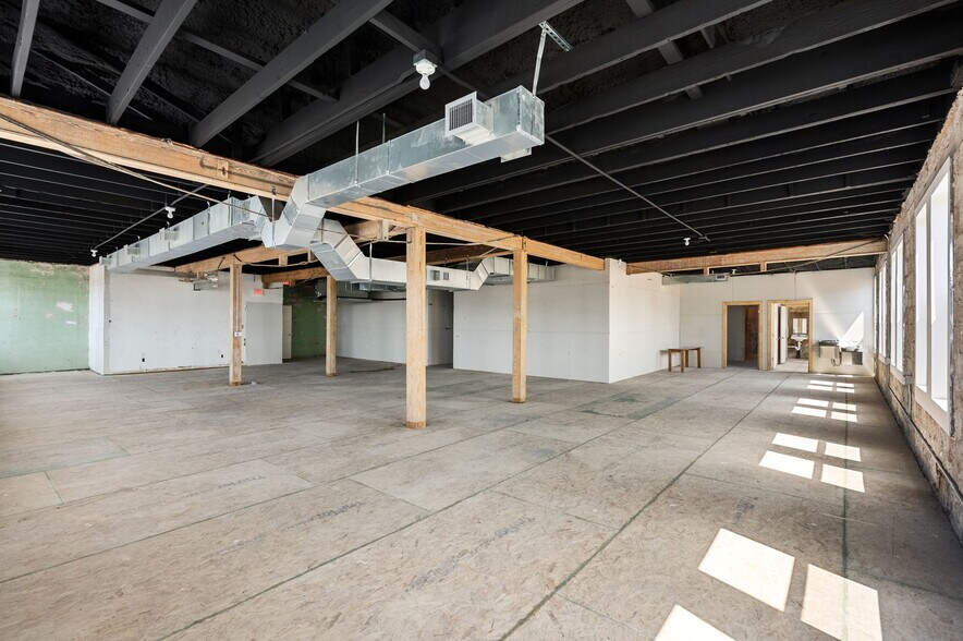 More Photos Of 211-215 E Hutchison St, San Marcos Storefront Retail Office For Lease