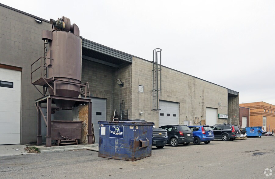 More Photos Of 39 Skyline Cres NE, Calgary Warehouse For Sale