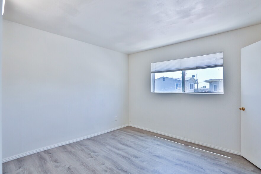 More Photos Of 4037 Winona Ave, San Diego Apartments For Sale