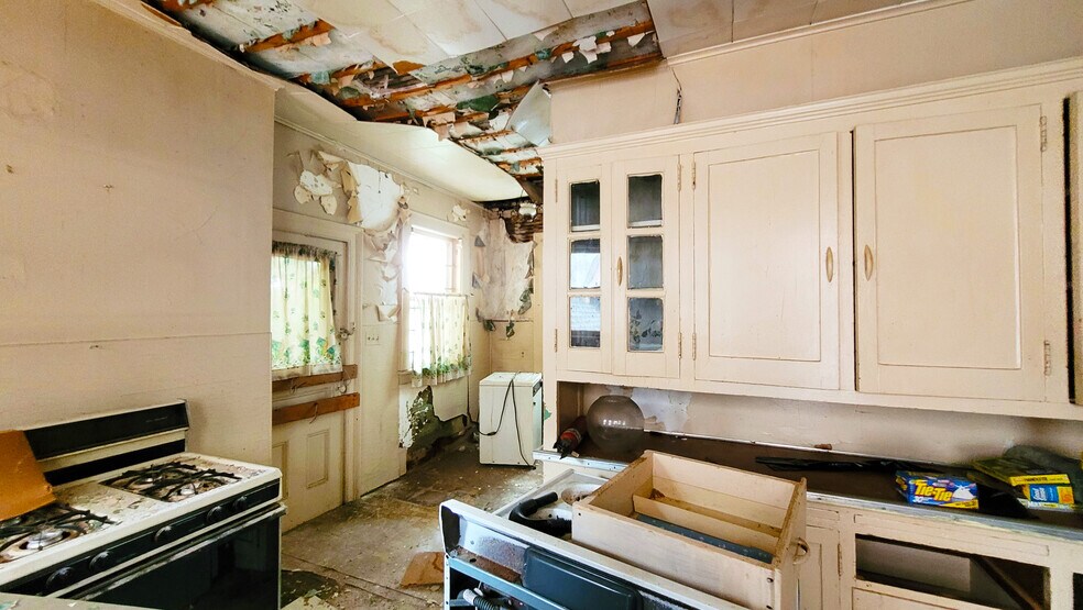 More Photos Of 221-225 Spring St, Paterson Specialty For Sale