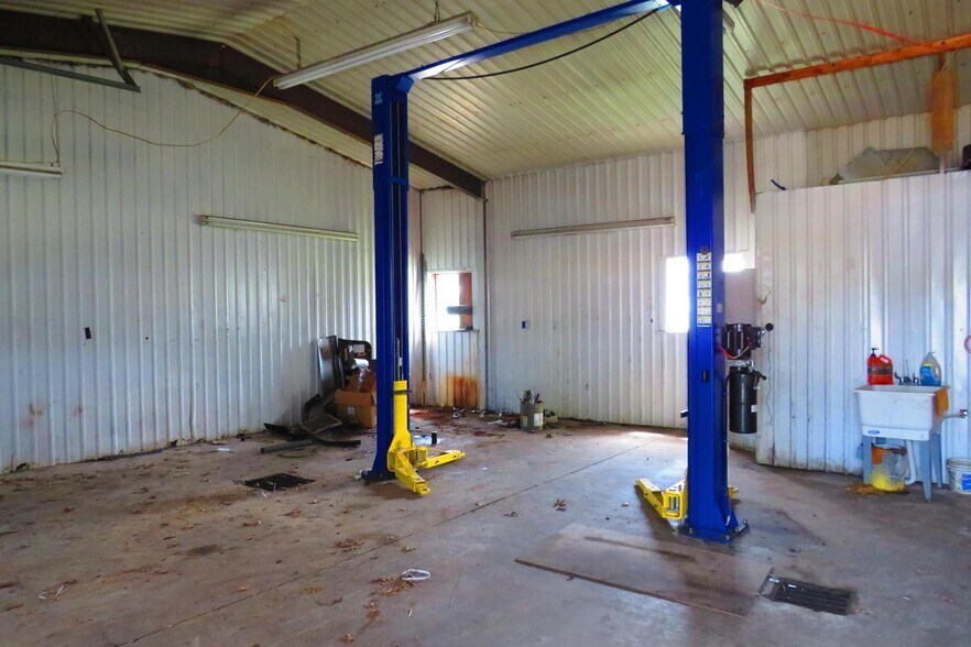More Photos Of 302 N Business 60, Mansfield Auto Repair For Sale