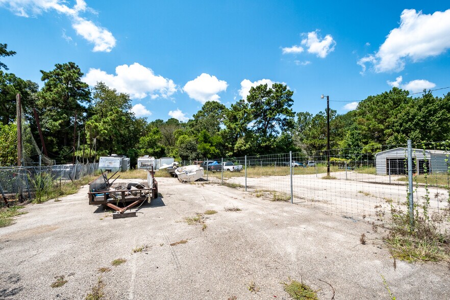 More Photos Of 123 Business Park Dr, Willis Warehouse For Sale