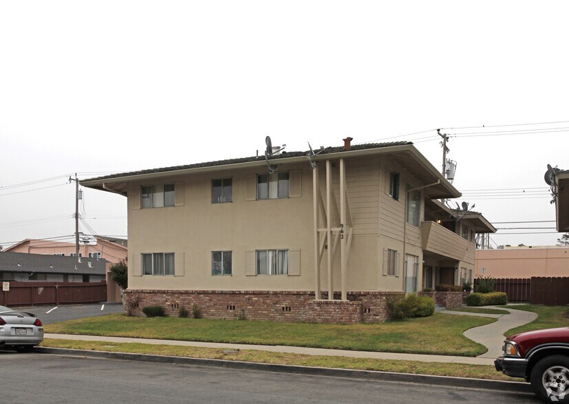 More Photos Of 948 Lupin Dr, Salinas Apartments For Sale