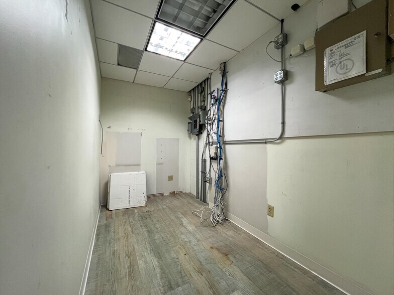 More Photos Of 101 1st Ave SW, Rochester Hotel For Lease