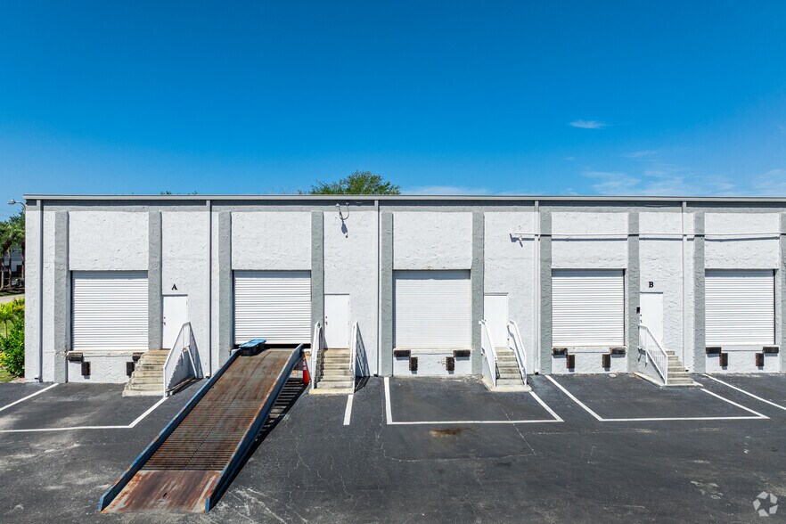 More Photos Of 4227 Enterprise Ave, Naples Warehouse For Lease