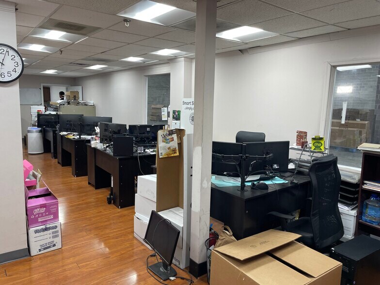 More Photos Of 7925-7929 Parston Dr, District Heights Warehouse For Lease