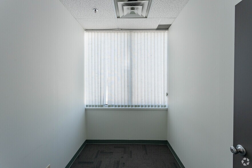 More Photos Of 1431-1527 Rebecca St, Oakville Unknown For Sale