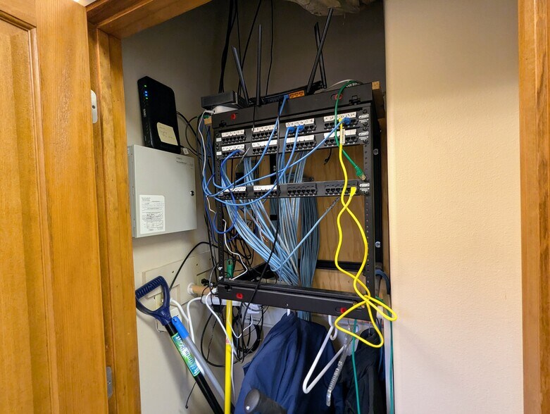 More Photos Of 1910 Island Ave, La Grande Office Residential For Lease