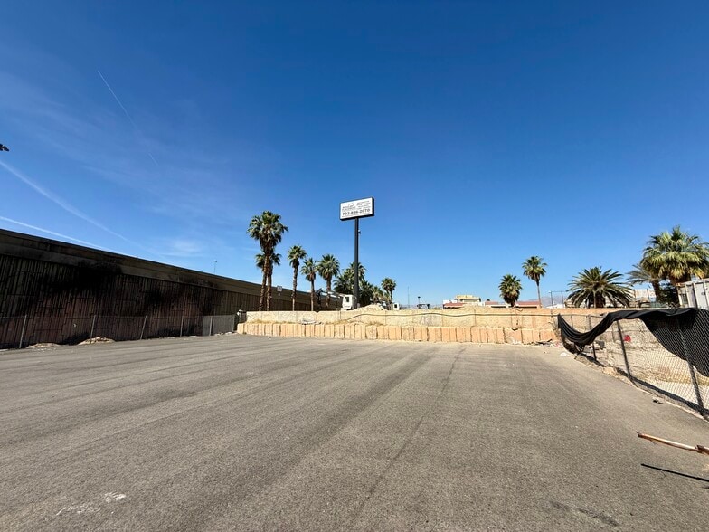 More Photos Of 2039 W Bonanza Rd, Las Vegas Flex For Lease