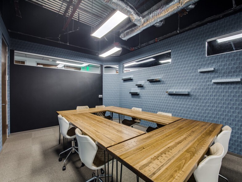 More Photos Of 2001 Timberloch, The Woodlands Office For Lease