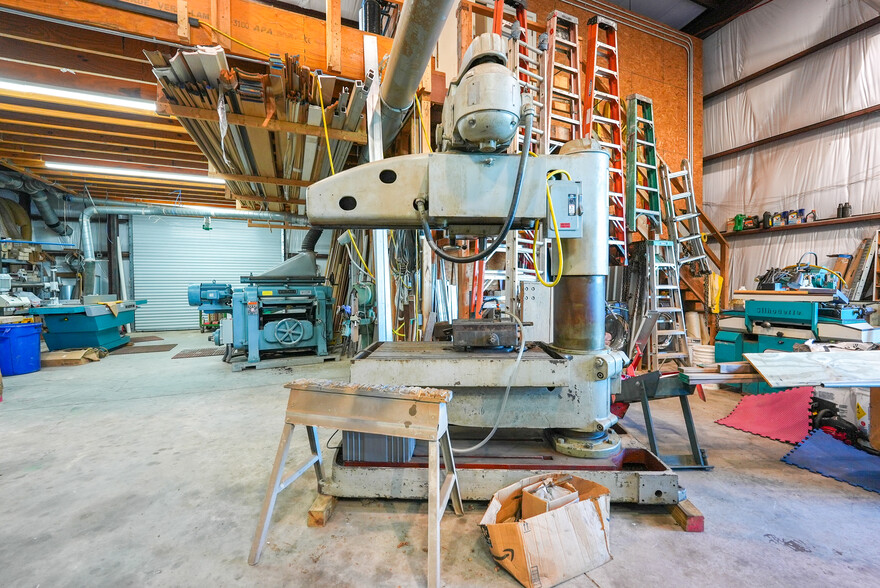 More Photos Of 7800 County Road 24, Fairhope Showroom For Sale