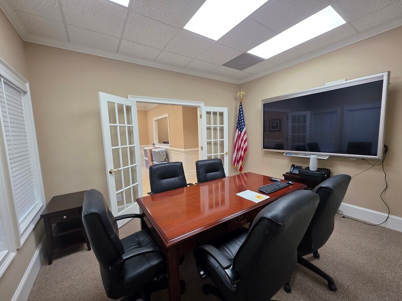More Photos Of 23 Plantation Park Dr, Bluffton Office For Lease