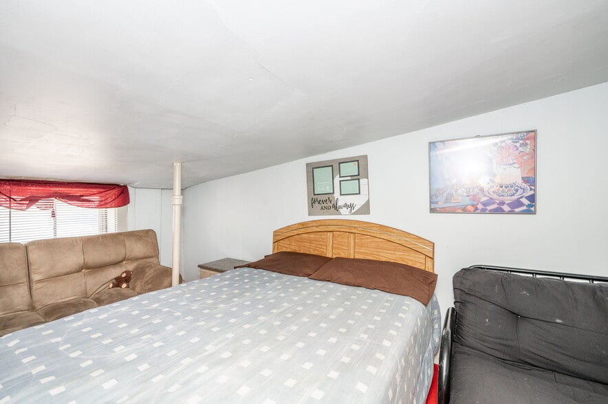 More Photos Of 6017-6019 Vine St, Cincinnati General Retail For Sale