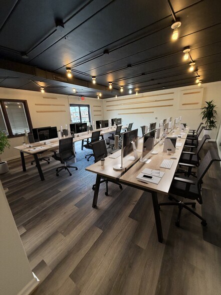 More Photos Of 707 W Colfax St, Palatine Office For Lease