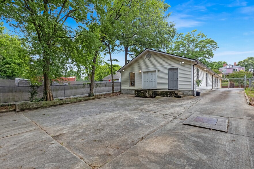 More Photos Of 478 Boulevard SE, Atlanta General Retail For Lease