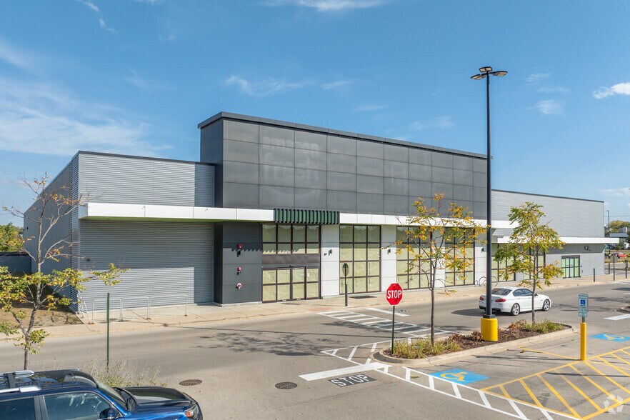 Primary Photo Of 30 W 63rd St, Westmont Supermarket For Lease