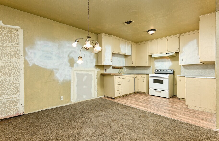 More Photos Of 6022 Pony Express Trl, Pollock Pines Freestanding For Sale