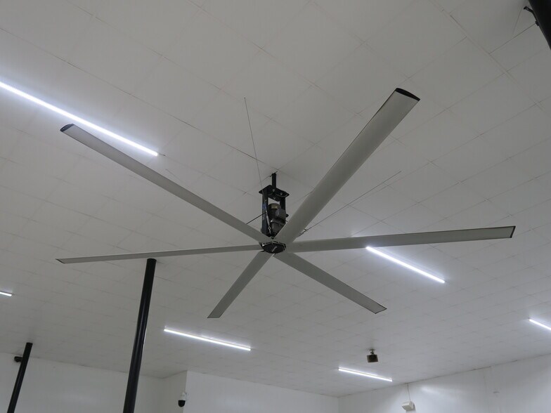 More Photos Of 5900 Schumacher Ln, Houston Auto Repair For Lease