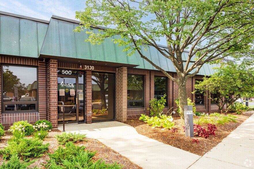 More Photos Of 3030-3140 Finley Rd, Downers Grove Unknown For Lease