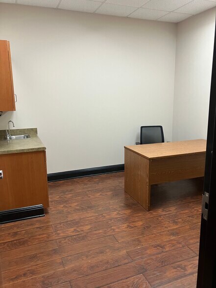 More Photos Of 8115 Isabella Ln, Brentwood Loft Creative Space For Lease