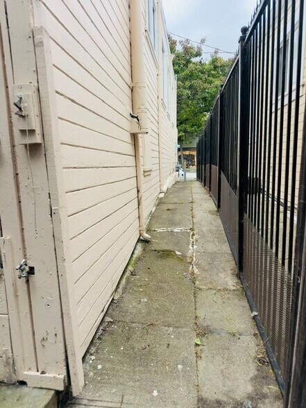 More Photos Of 3316 MacArthur Blvd, Oakland Specialty For Sale