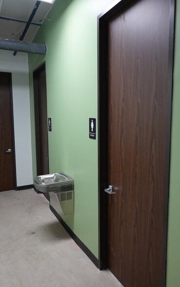 More Photos Of 21110 N Summitry Cir, Katy Warehouse For Lease