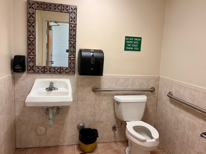 More Photos Of 517 S B St, San Mateo Convenience Store For Sale