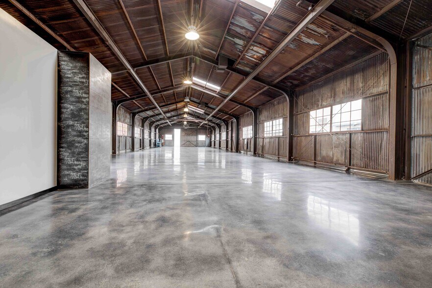 More Photos Of 2503 N Ontario St, Burbank Showroom For Lease