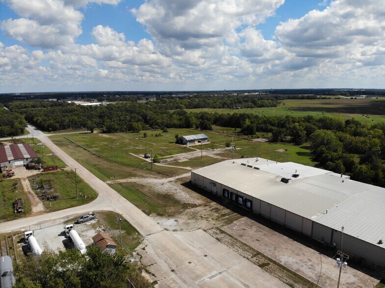 More Photos Of 5725 Howard Bush Dr, Neosho Distribution For Lease