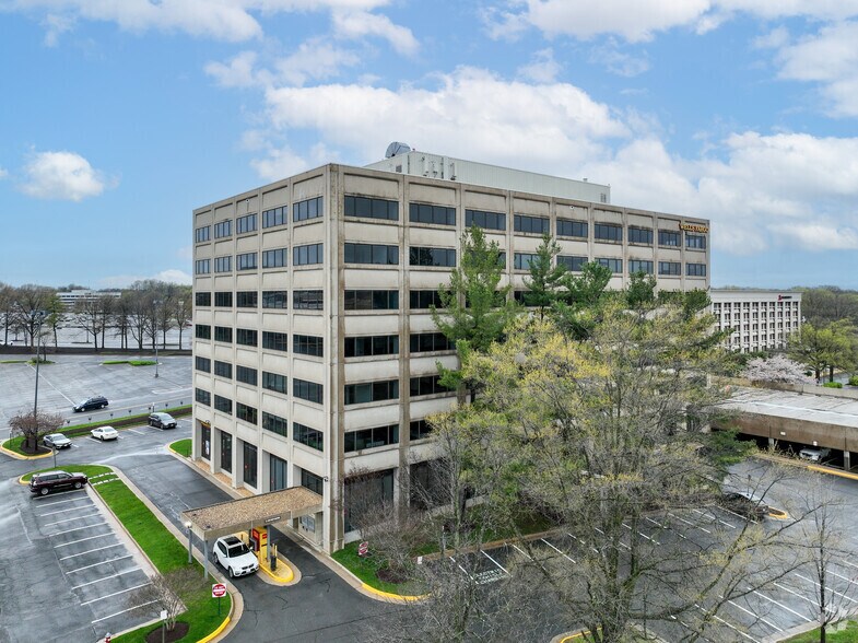 More Photos Of 11781 Lee Jackson Hwy, Fairfax Office For Lease
