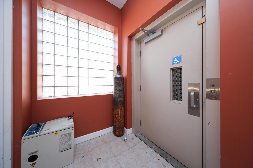 More Photos Of 8510 Bay 16th St, Brooklyn Office For Sale
