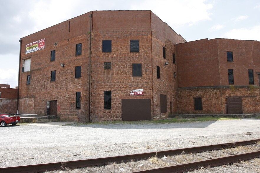 More Photos Of 105 E Holly St, Goldsboro Warehouse For Sale