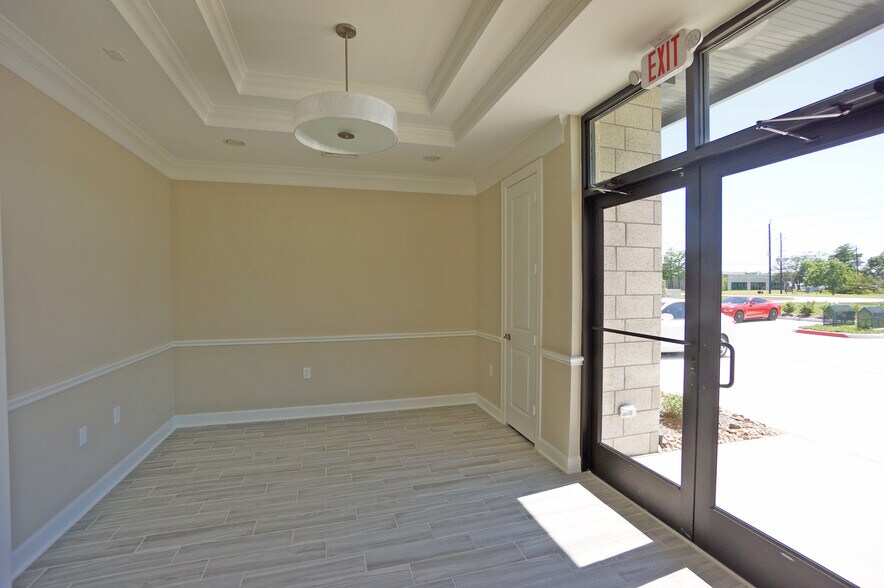 More Photos Of 202 Industrial Blvd, Sugar Land Loft Creative Space For Lease